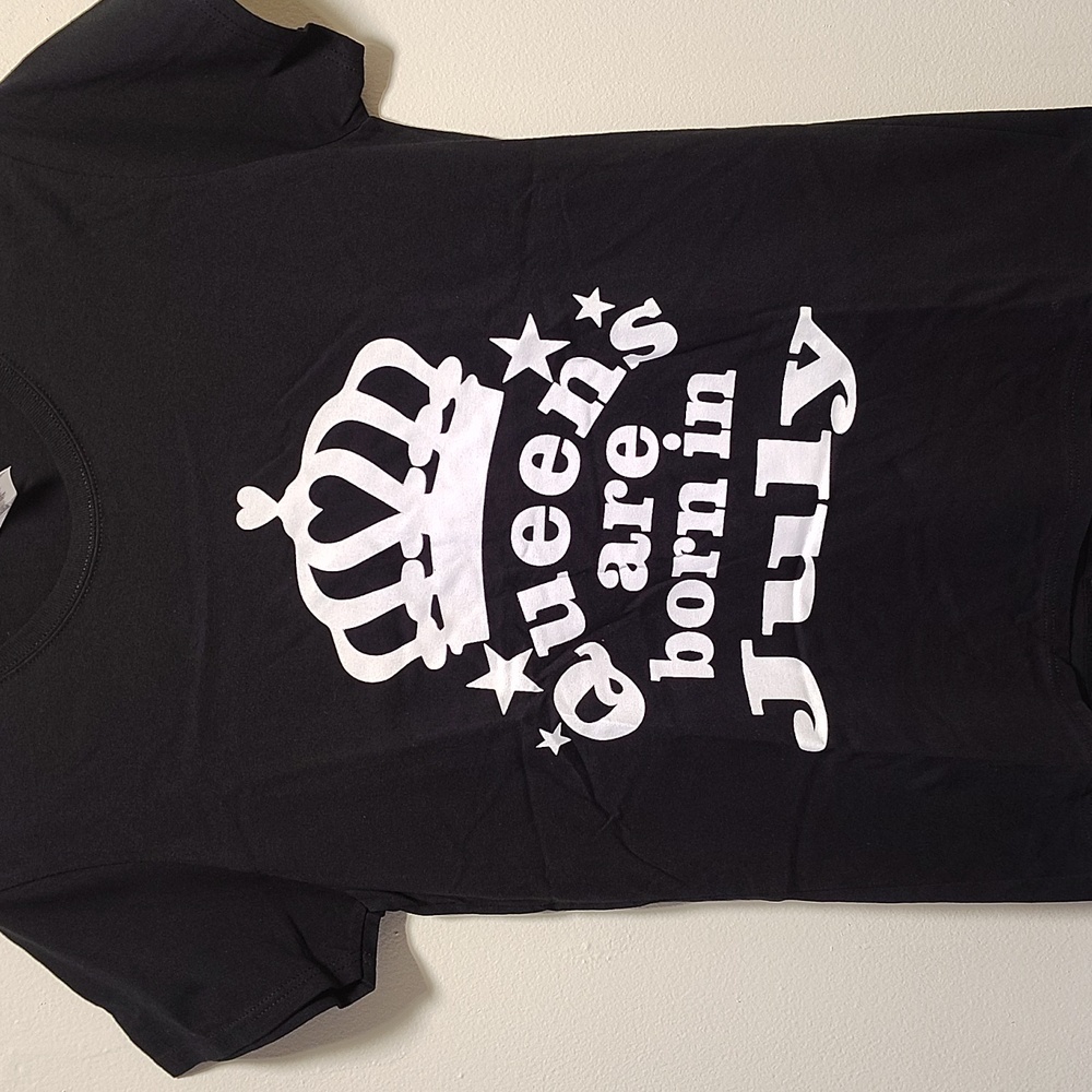 Gildan Queens are born in July black t-shirt size Large